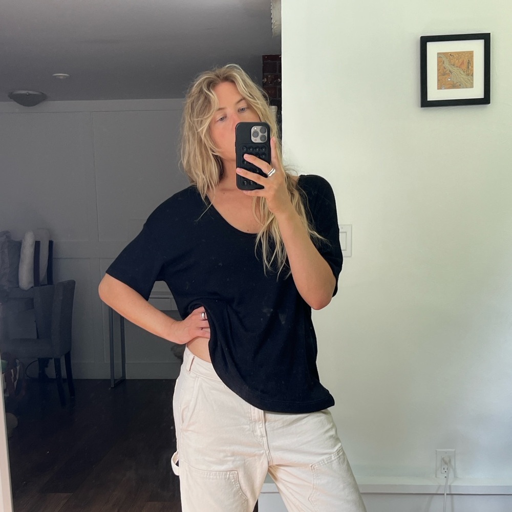 Simple black top - Picture 2 of 3